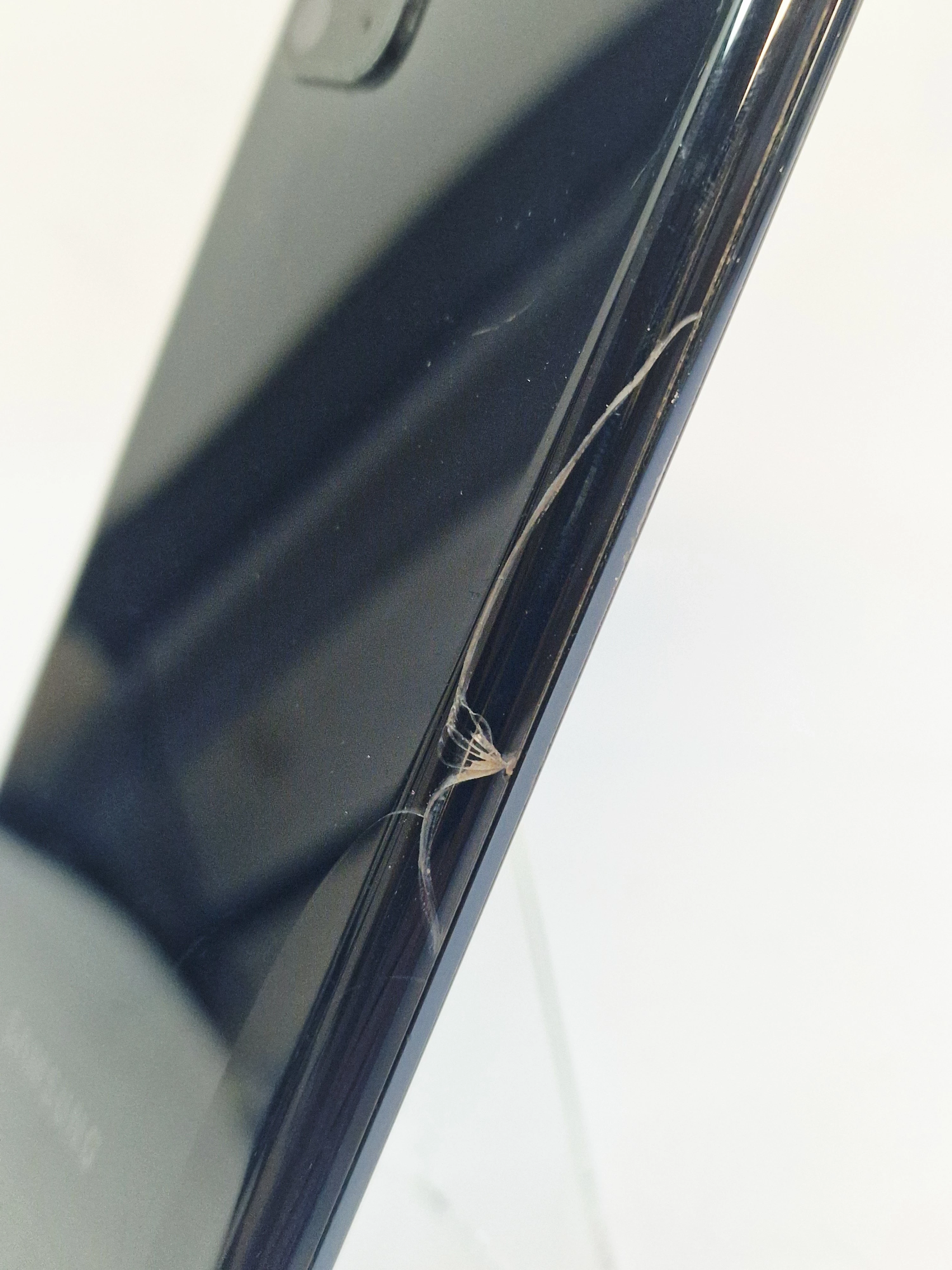 smartfon-samsung-galaxy-s20-12-gb-128-gb-5g-czarny-pekniecia-stan-11323-2