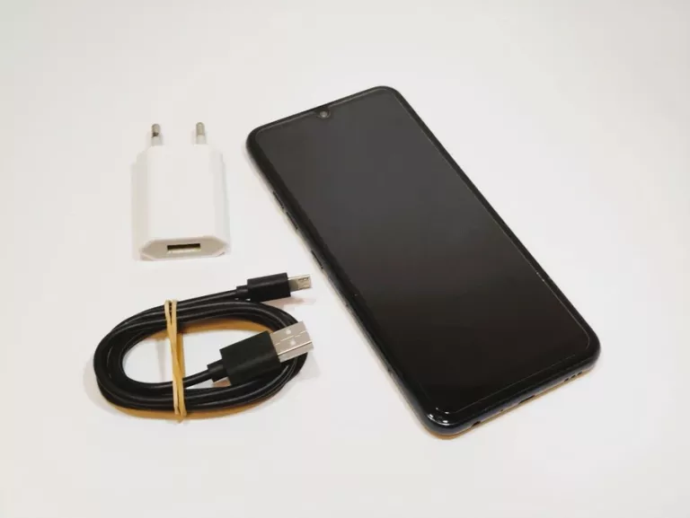 TELEFON LG Q60