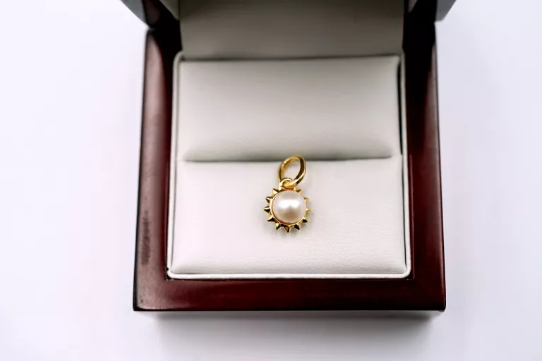 ZŁOTA ZAWIESZKA PERŁA SYNTETYCZNA 585/1,17G