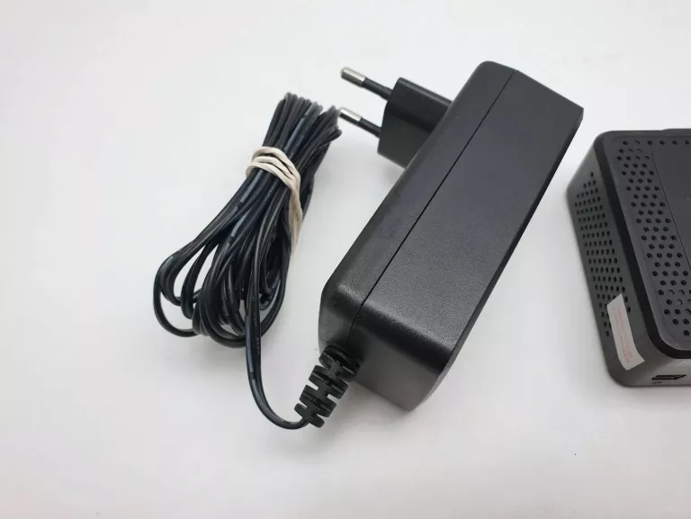 DEKODER DVB-T2 HEVC EMOS EM190-L + PILOT