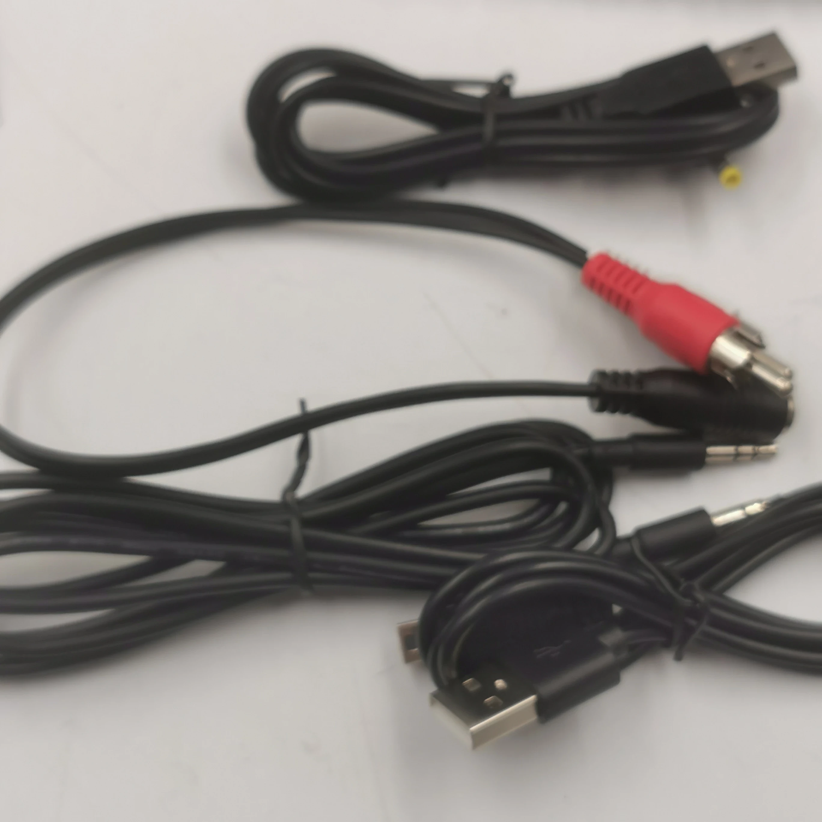 sluchawki-nauszne-radiowe-in608-at-warto-kolor-dominujacy-129357-2