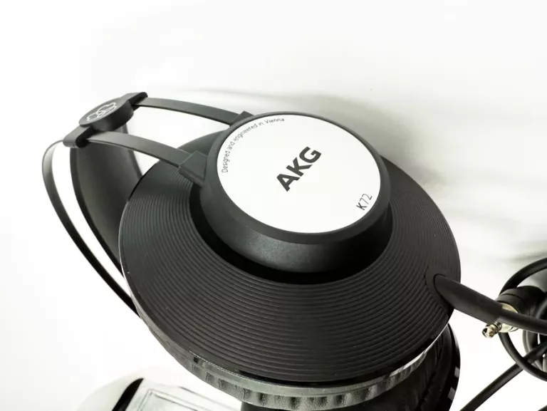 SŁUCHAWKI PRZEWODOWE AKG K72