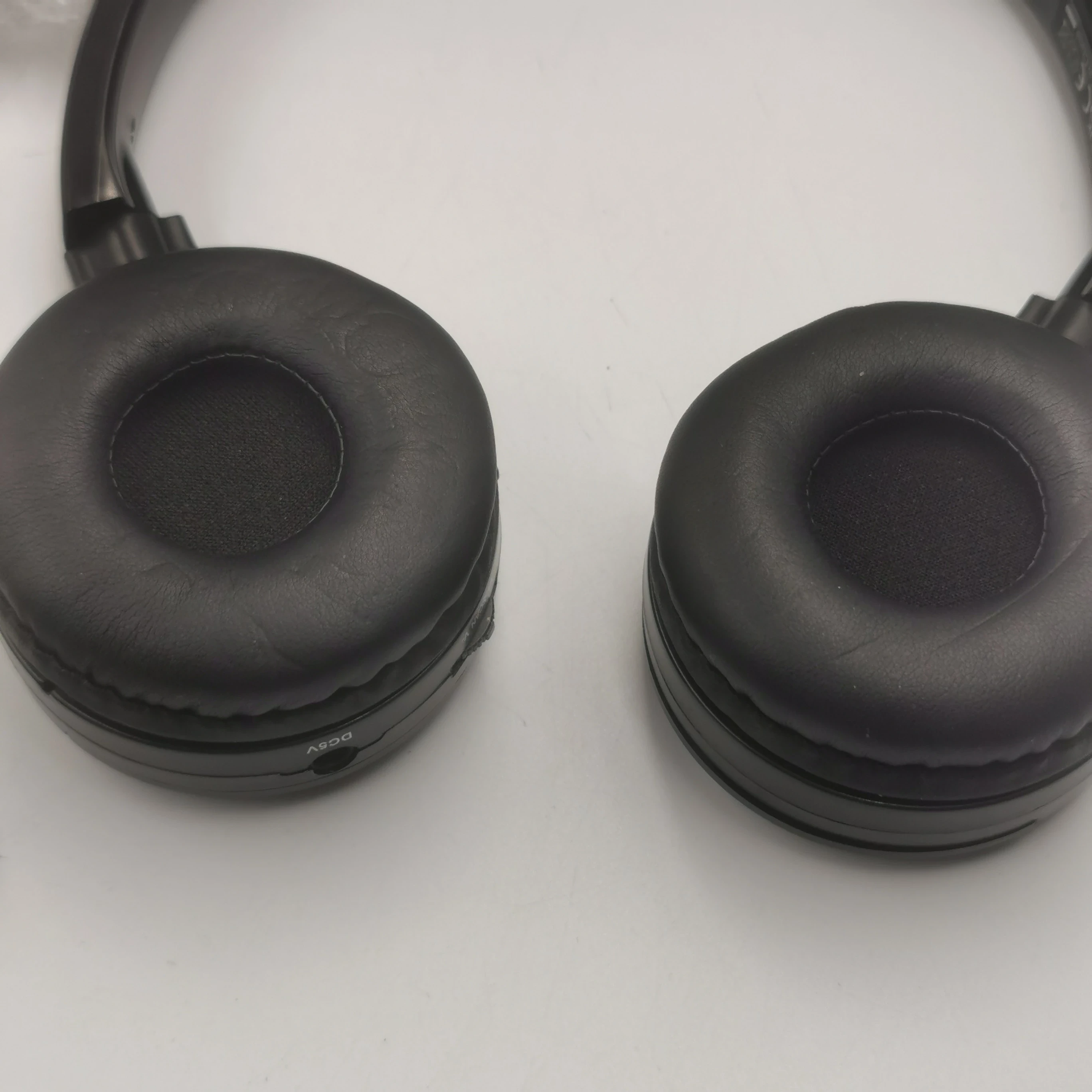 sluchawki-nauszne-radiowe-in608-at-warto-stan-11323-2