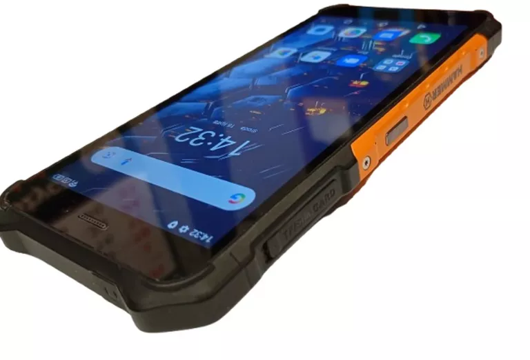 TELEFON HAMMER IRON 3 3GB/32GB