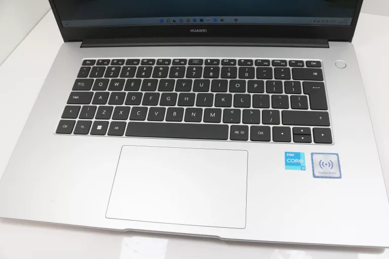 LAPTOP HUAWEI MATEBOOK D15 15,6 " INTEL CORE I3 8 GB / 256 GB SREBRNY