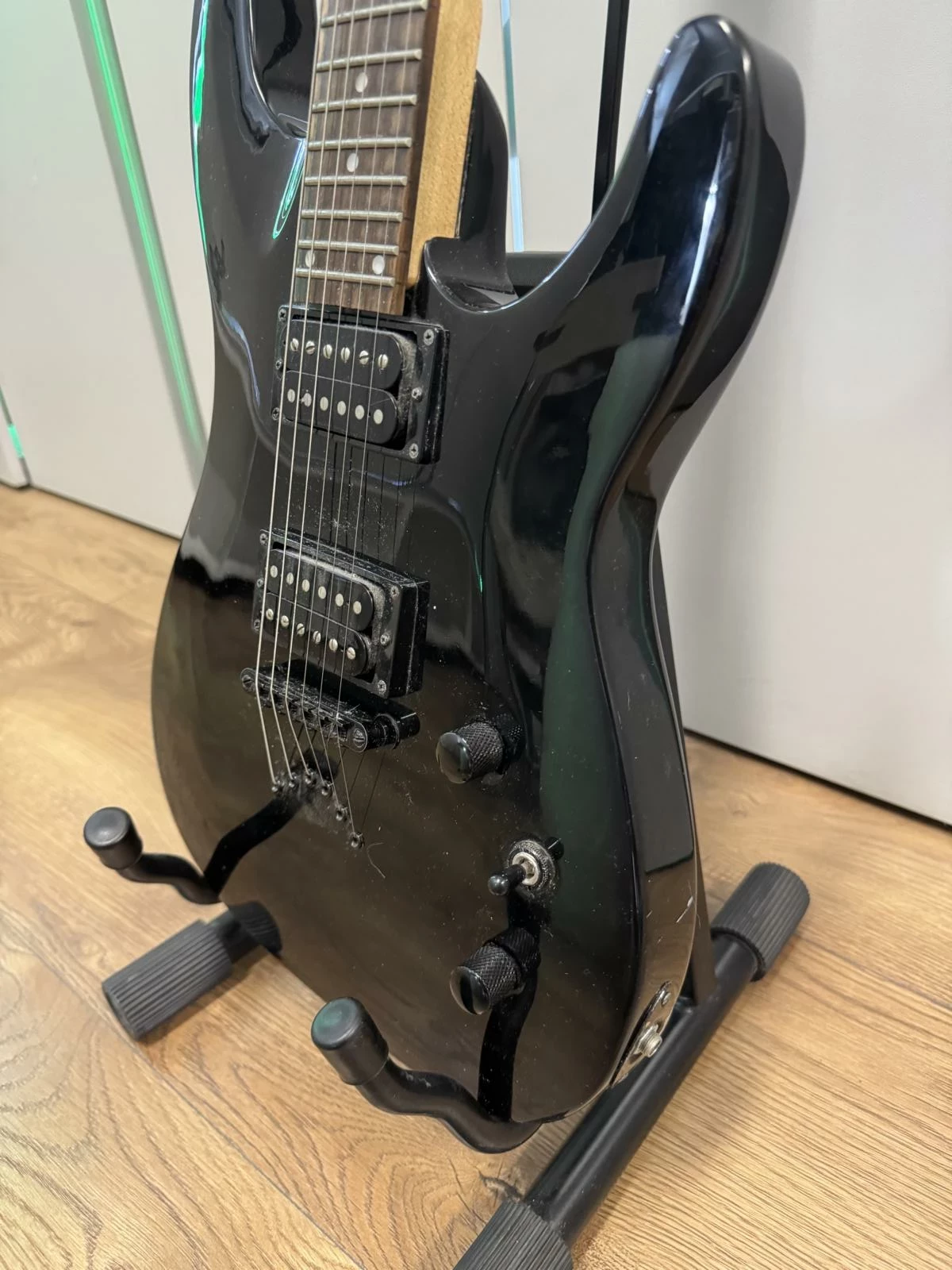 gitara-elektryczna-dean-vendetta-10-black-stojak-pokrowiec-stan-11323-2