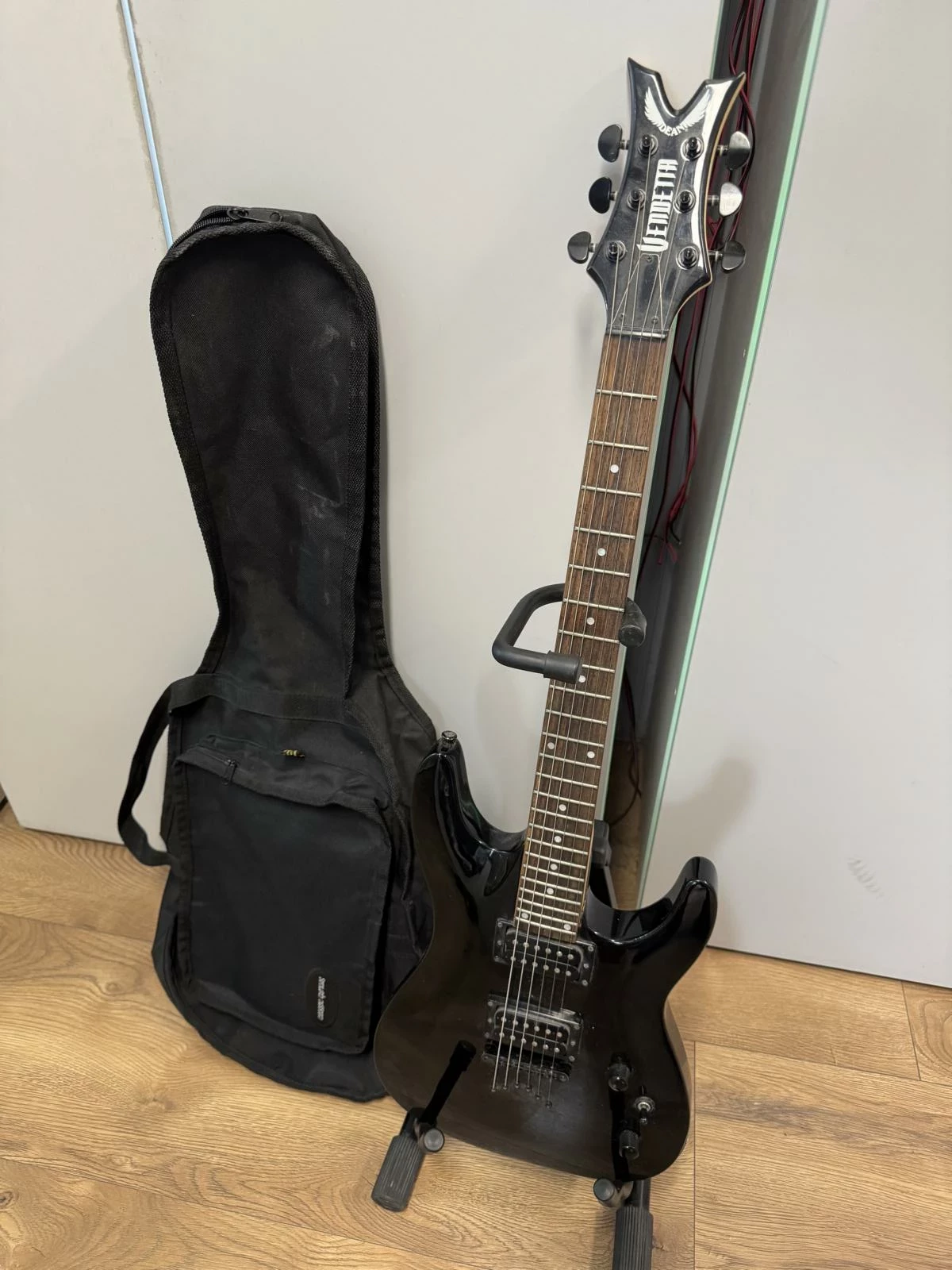 gitara-elektryczna-dean-vendetta-10-black-stojak-pokrowiec-chopina-2-katowice