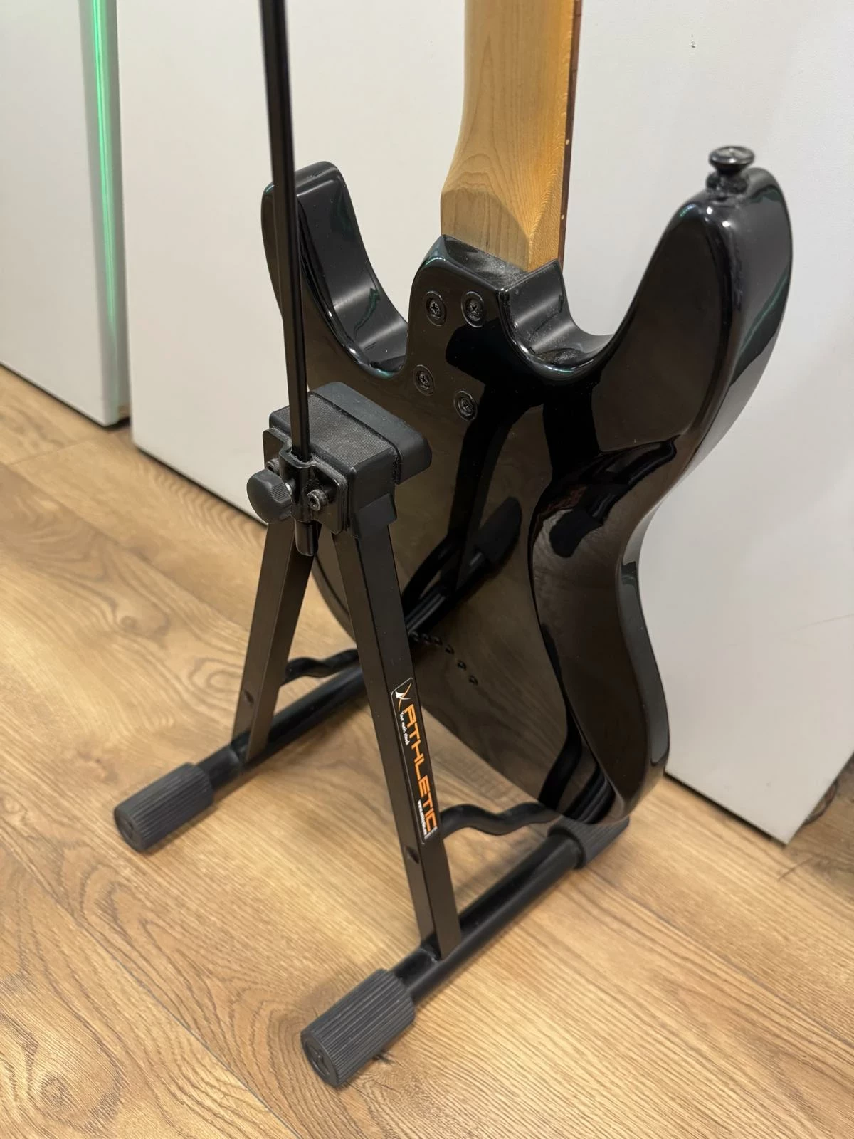 gitara-elektryczna-dean-vendetta-10-black-stojak-pokrowiec-chopina-2-katowice