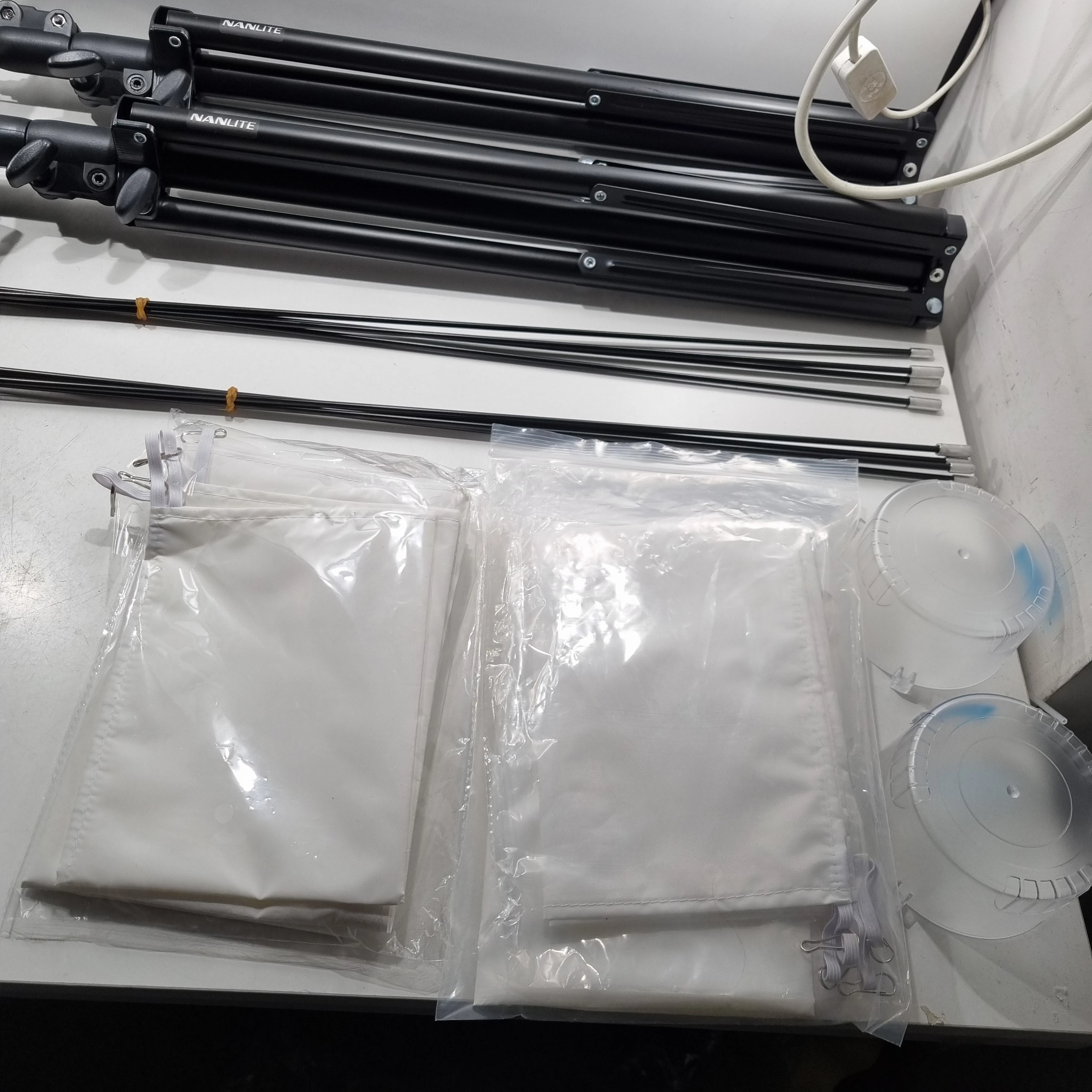 zestaw-studyjny-nanlite-fs-300b-bi-color-2-light-kit-zrodlo-swiatla-26942-2