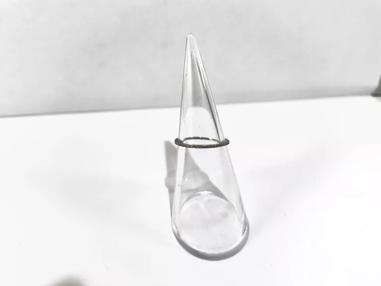 ZŁOTY PIERŚCIONEK DIAMENT 0.09CT P375 0,89 G R20