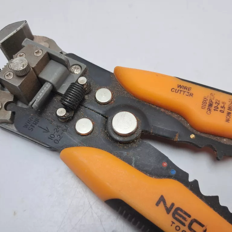 ŚCIĄGACZ DO IZOLACJI NEO TOOLS