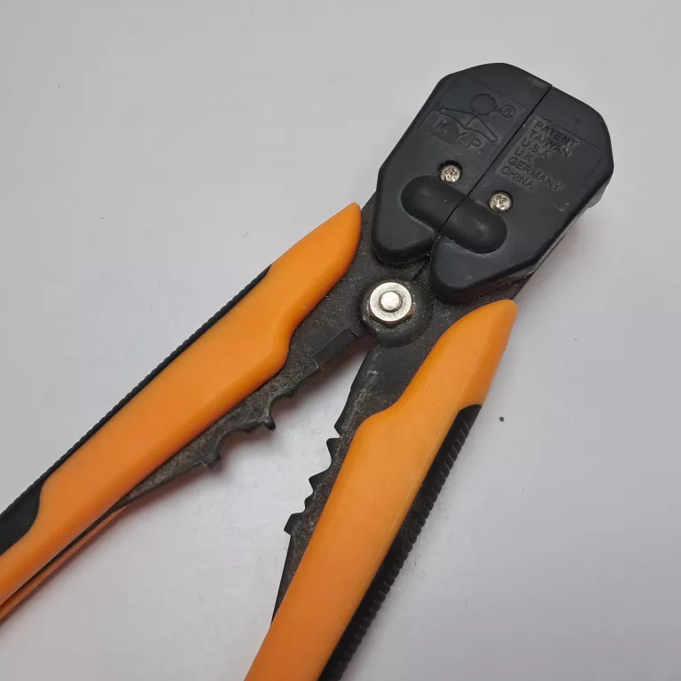ŚCIĄGACZ DO IZOLACJI NEO TOOLS