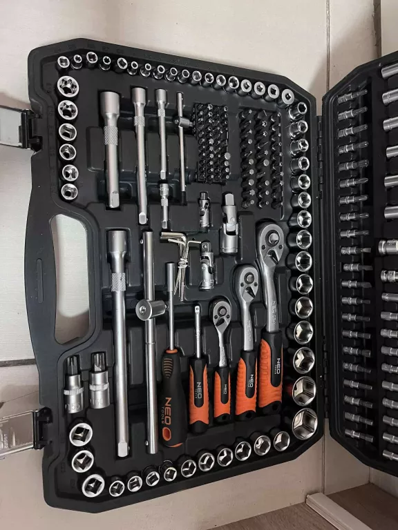 ZESTAW NARZĘDZI NEO TOOLS 216 ELEMENTÓ