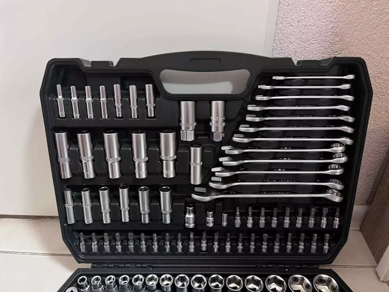 ZESTAW NARZĘDZI NEO TOOLS 216 ELEMENTÓ