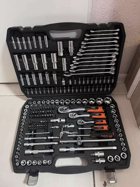 ZESTAW NARZĘDZI NEO TOOLS 216 ELEMENTÓ