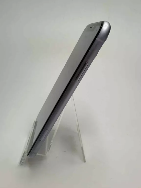 SMARTFON APPLE IPHONE 11 4/64GB