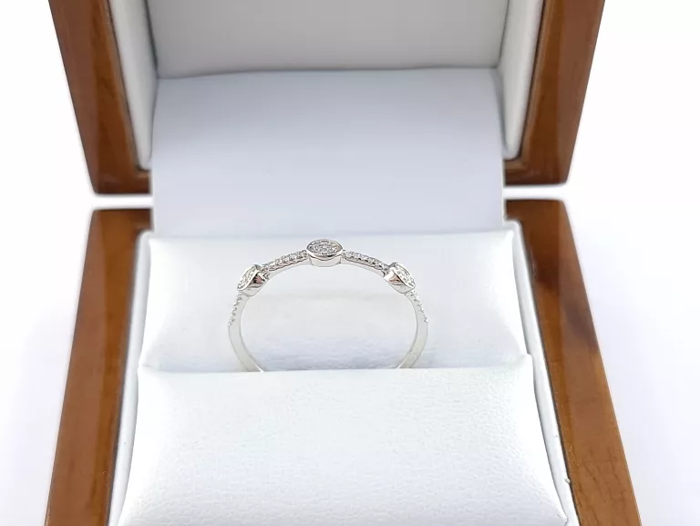 PIERŚCIONEK BIAŁE ZŁOTO Z DIAMENTAMI 0,07CT P375 1,02G R20
