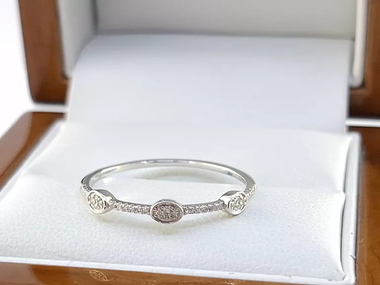 PIERŚCIONEK BIAŁE ZŁOTO Z DIAMENTAMI 0,07CT P375 1,02G R20