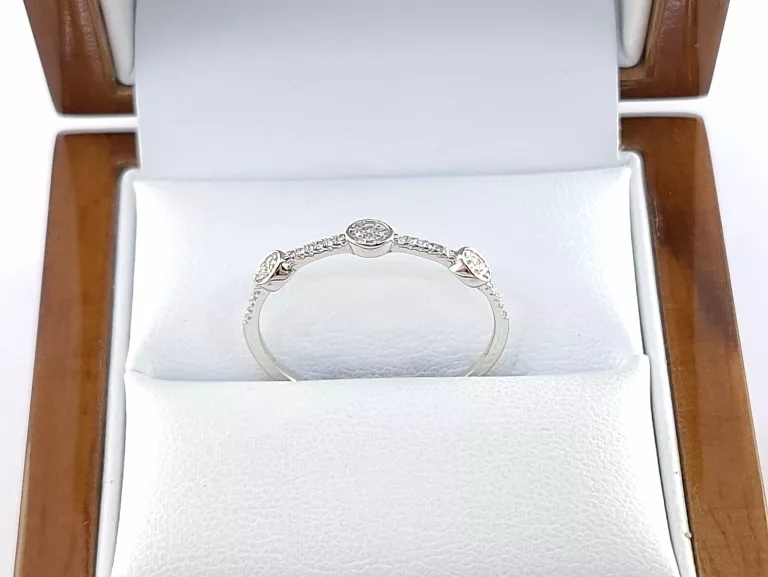 PIERŚCIONEK BIAŁE ZŁOTO Z DIAMENTAMI 0,07CT P375 1,02G R20