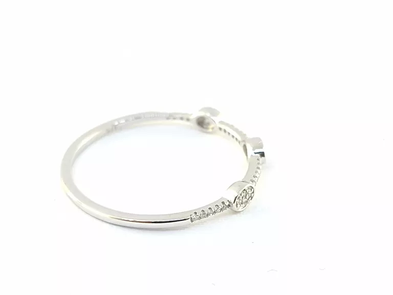 PIERŚCIONEK BIAŁE ZŁOTO Z DIAMENTAMI 0,07CT P375 1,02G R20
