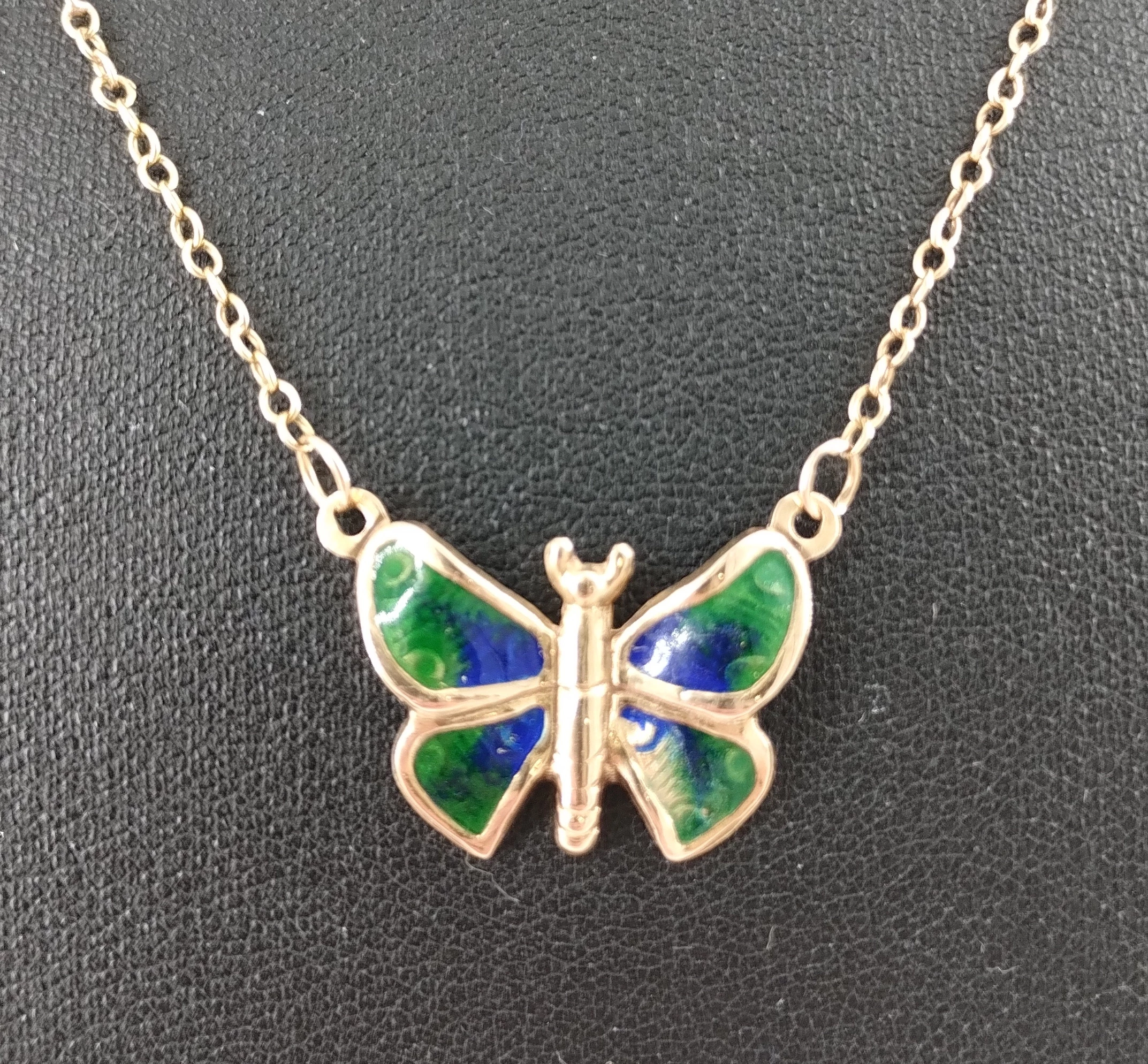 przesliczny-zloty-lancuszek-z-motylem-750550g-ean-gtin-12345678