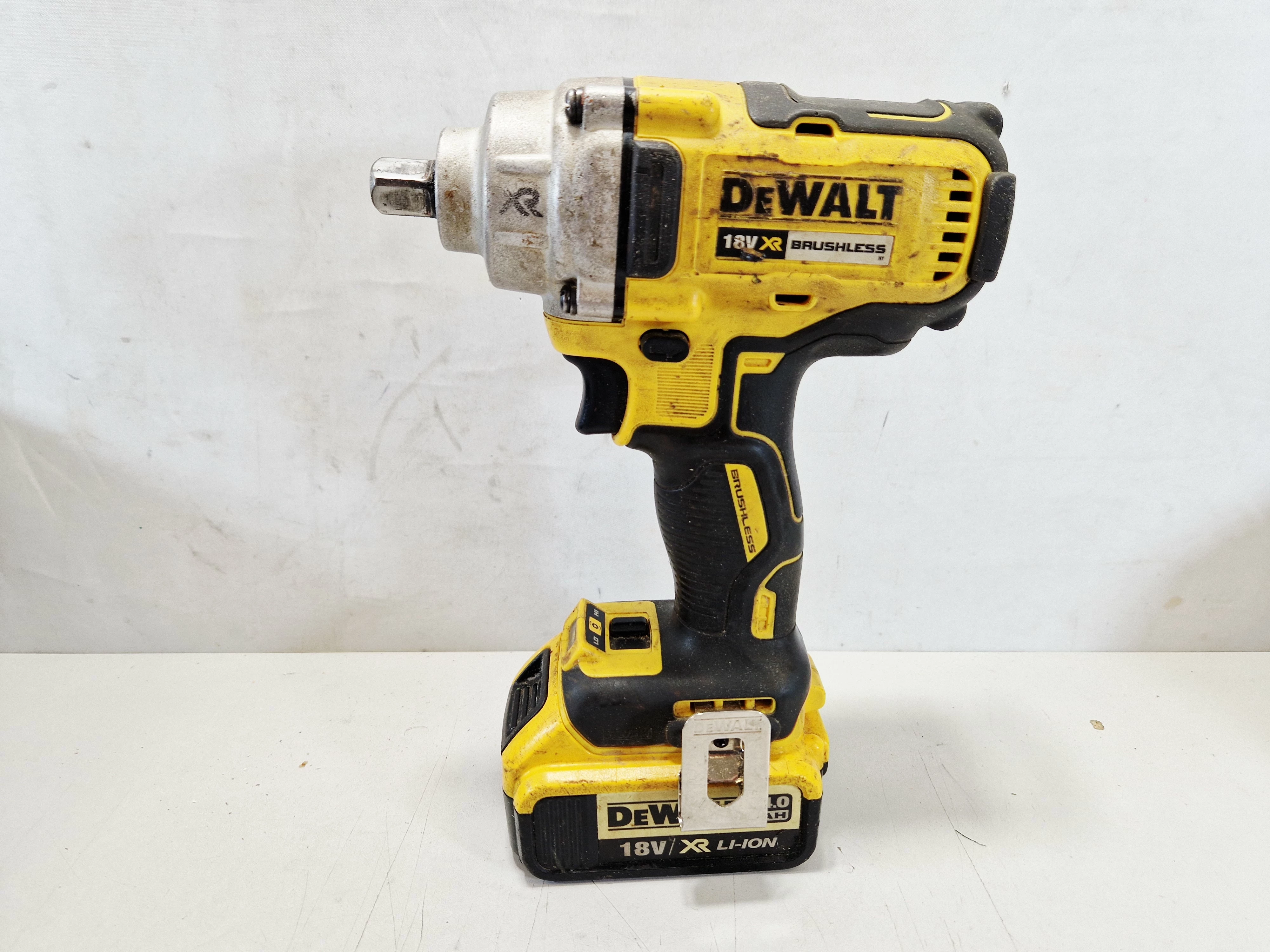 zestaw-klucz-udarowy-dewalt-dcf894-4x-akumulator-ladowarka-walizka-zasilanie-209202-1769478