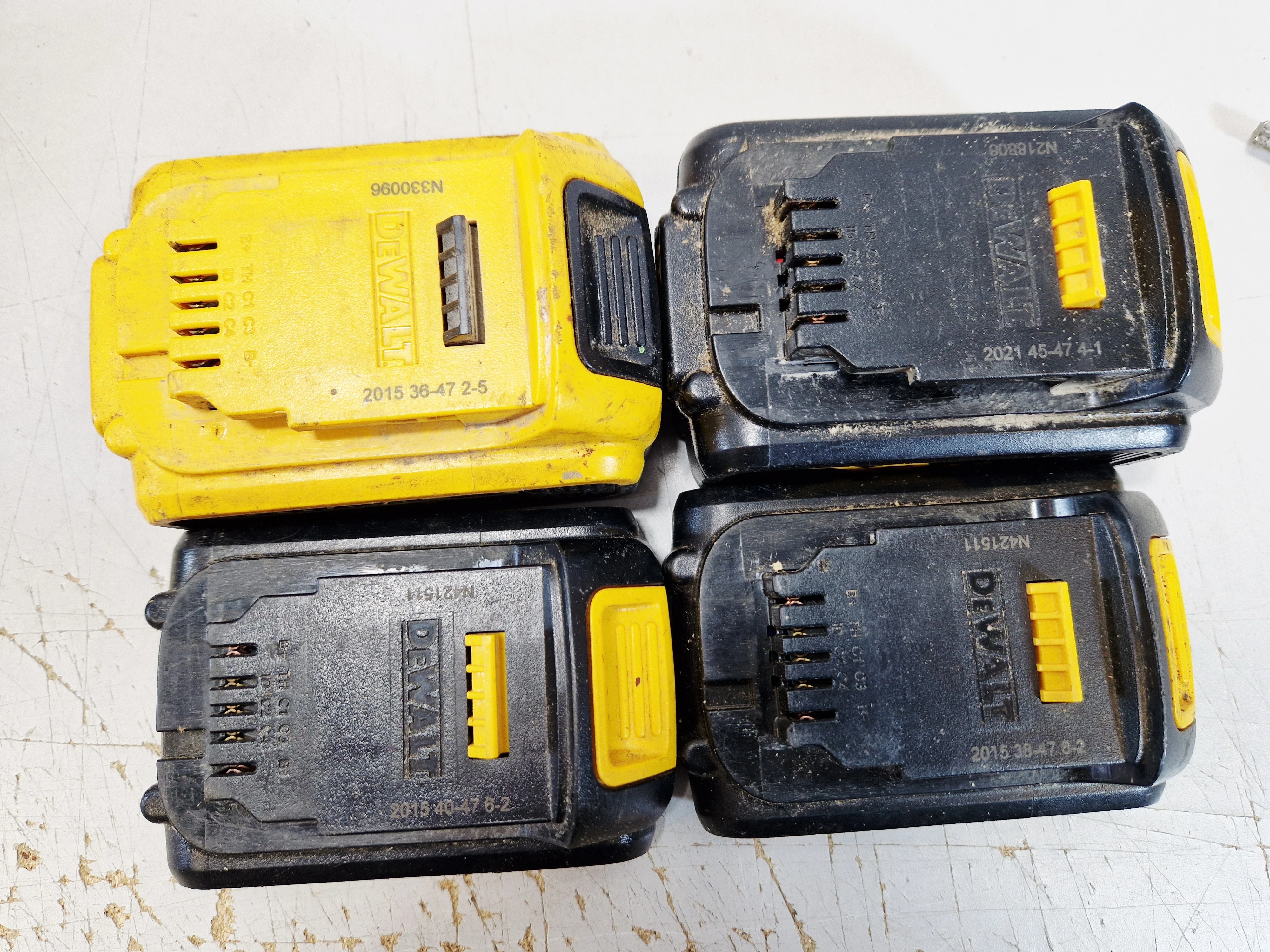 zestaw-klucz-udarowy-dewalt-dcf894-4x-akumulator-ladowarka-walizka-rozmiar-trzpienia-248160-863071