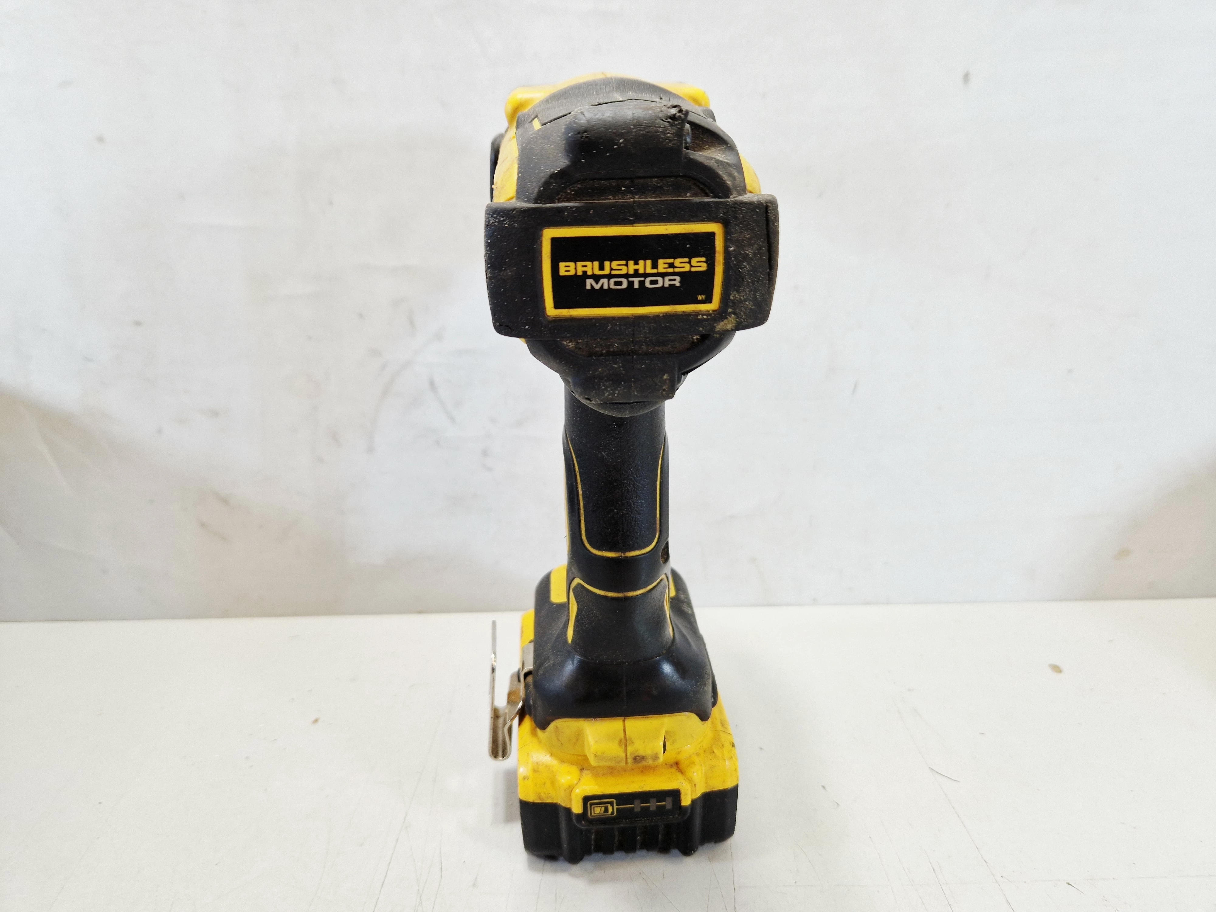 zestaw-klucz-udarowy-dewalt-dcf894-4x-akumulator-ladowarka-walizka-waga-produktu-z-opakowaniem-jednostkowym-0500