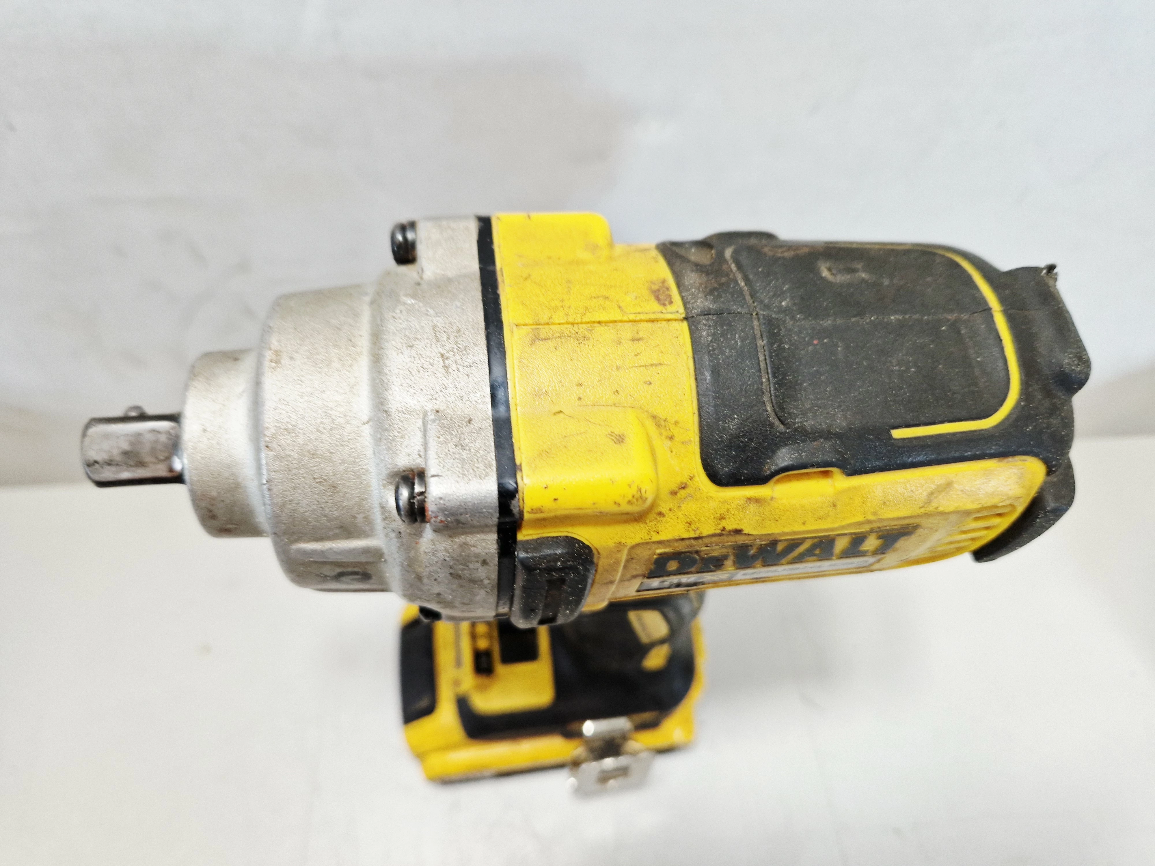 zestaw-klucz-udarowy-dewalt-dcf894-4x-akumulator-ladowarka-walizka-marka-248811-950256