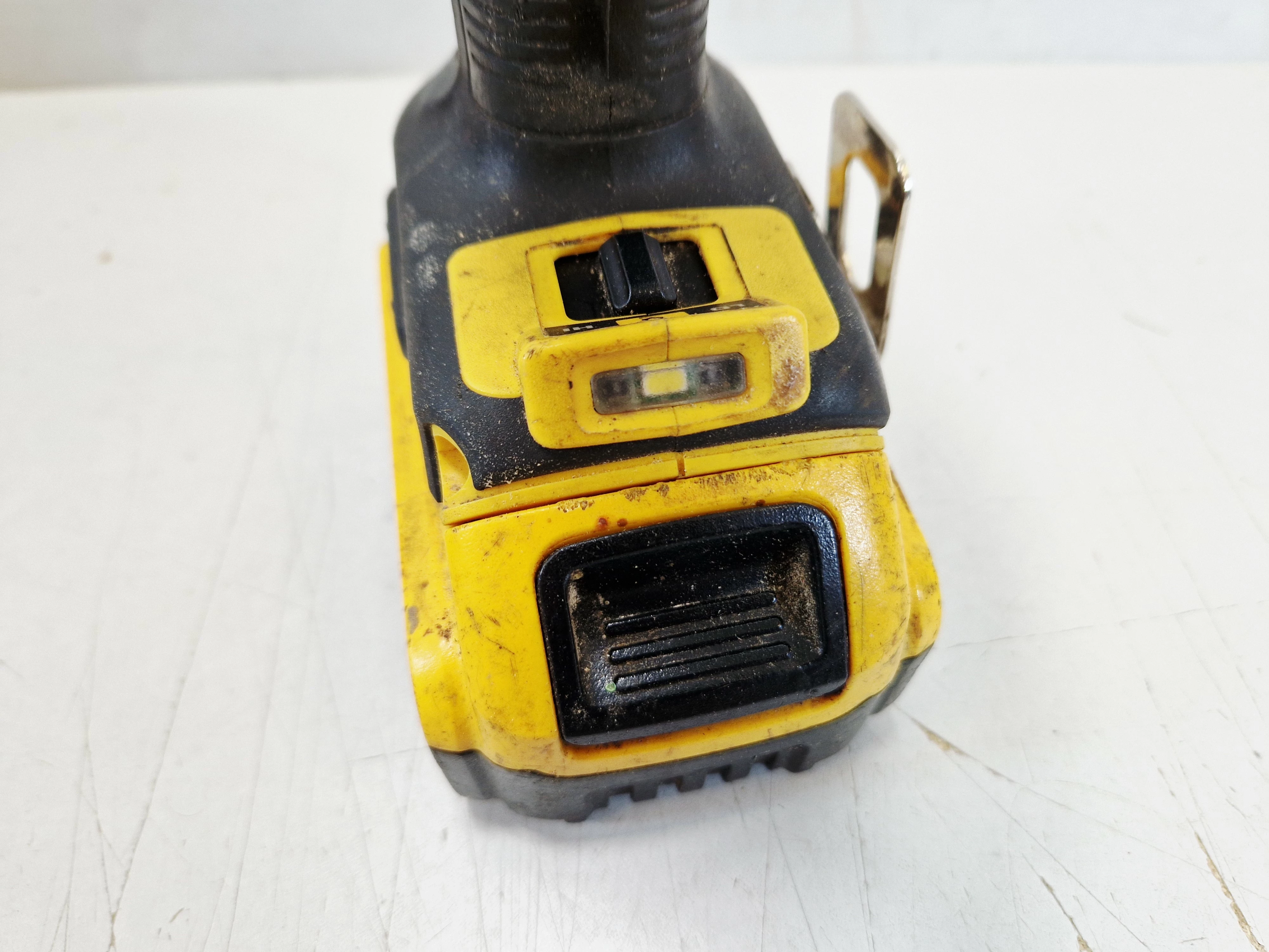 zestaw-klucz-udarowy-dewalt-dcf894-4x-akumulator-ladowarka-walizka-ean-gtin-5035048707692