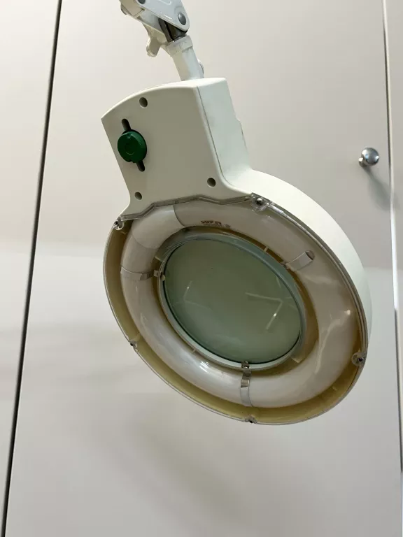 LAMPA KOSMETYCZNA Z LUPĄ 8066D