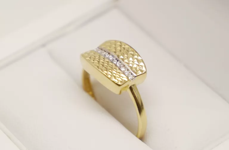 ELEGANCKI ZŁOTY PIERSCIONEK 1,8GR 585 ROZMIAR: 16