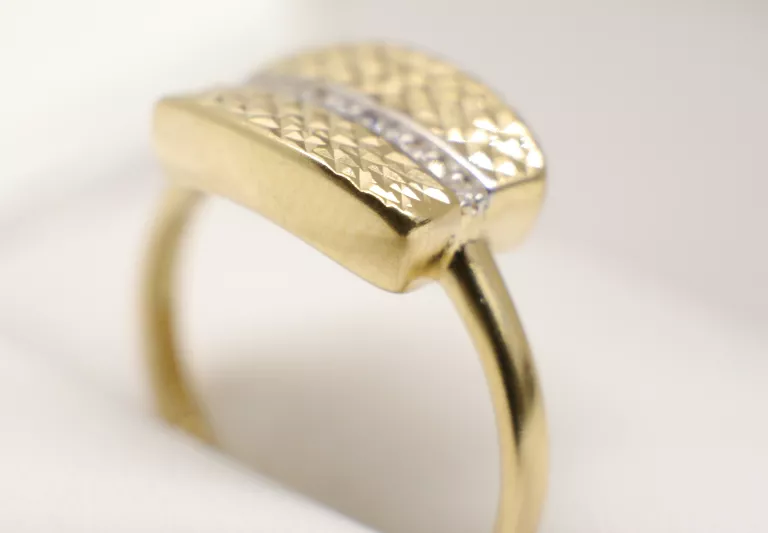 ELEGANCKI ZŁOTY PIERSCIONEK 1,8GR 585 ROZMIAR: 16