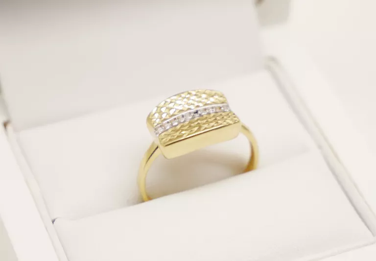 ELEGANCKI ZŁOTY PIERSCIONEK 1,8GR 585 ROZMIAR: 16
