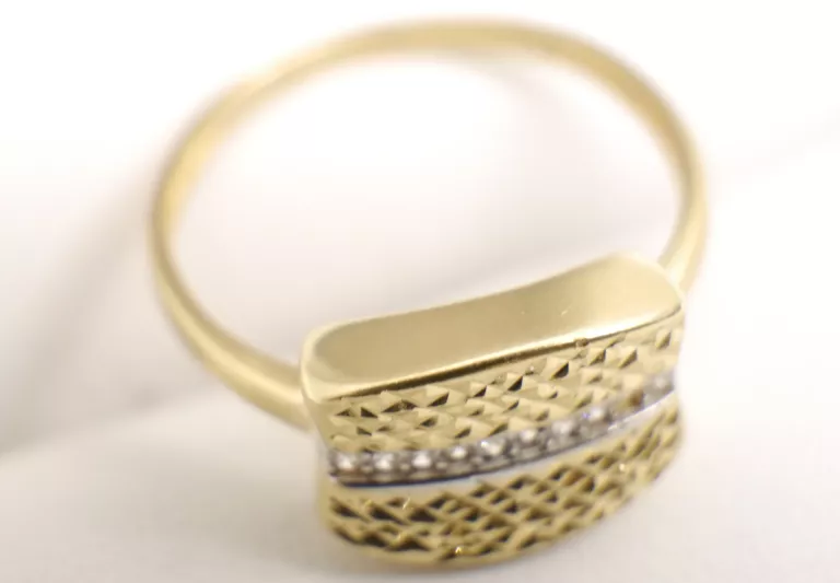 ELEGANCKI ZŁOTY PIERSCIONEK 1,8GR 585 ROZMIAR: 16