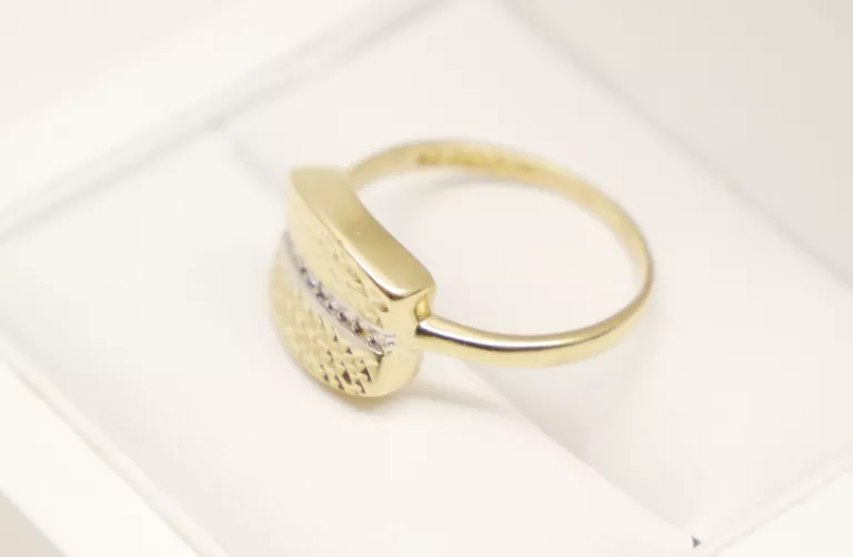 ELEGANCKI ZŁOTY PIERSCIONEK 1,8GR 585 ROZMIAR: 16