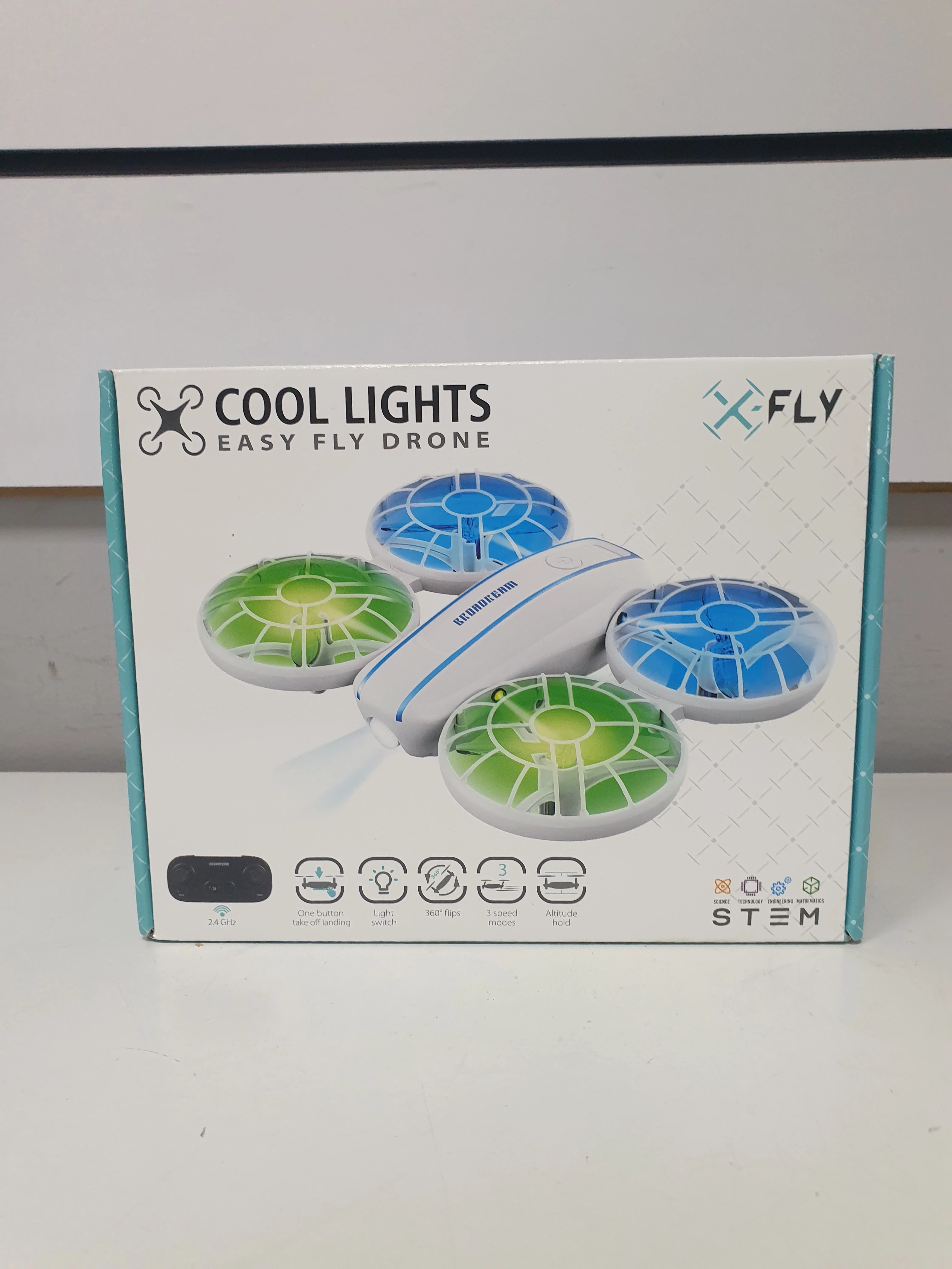 dron-zdalnie-sterowany-dla-dzieci-z-kolorowymi-swiatlami-cool-lights-xfly-jaworzynska-46-legnica-sj