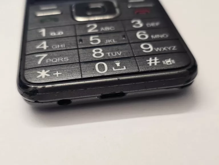 TELEFON MAXCOM MM244