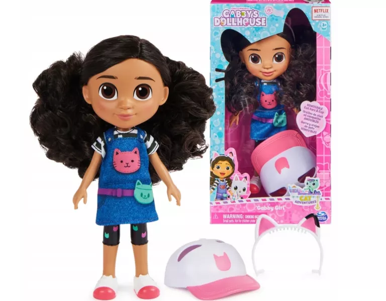 KOCI DOMEK GABI LALKA GABBY I AKCESORIA 20 CM CZAPKA Z DASZKIEM + OPASKA