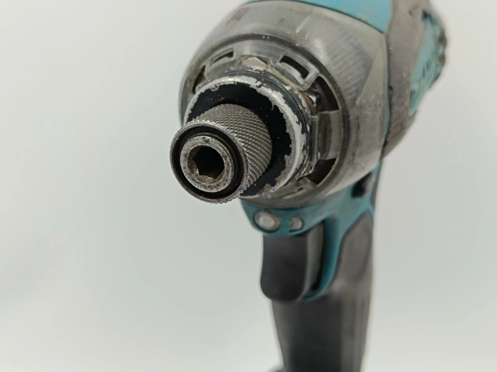 zakretarka-udarowa-makita-dtd-146-akumulator-5ah-brak-ladowarki-rodzaj-silnika-204657-221321