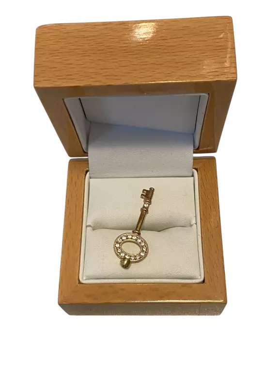 ŚLICZNY SREBRNY KLUCZYK ZAWIESZKA 925 1,68G 3CM