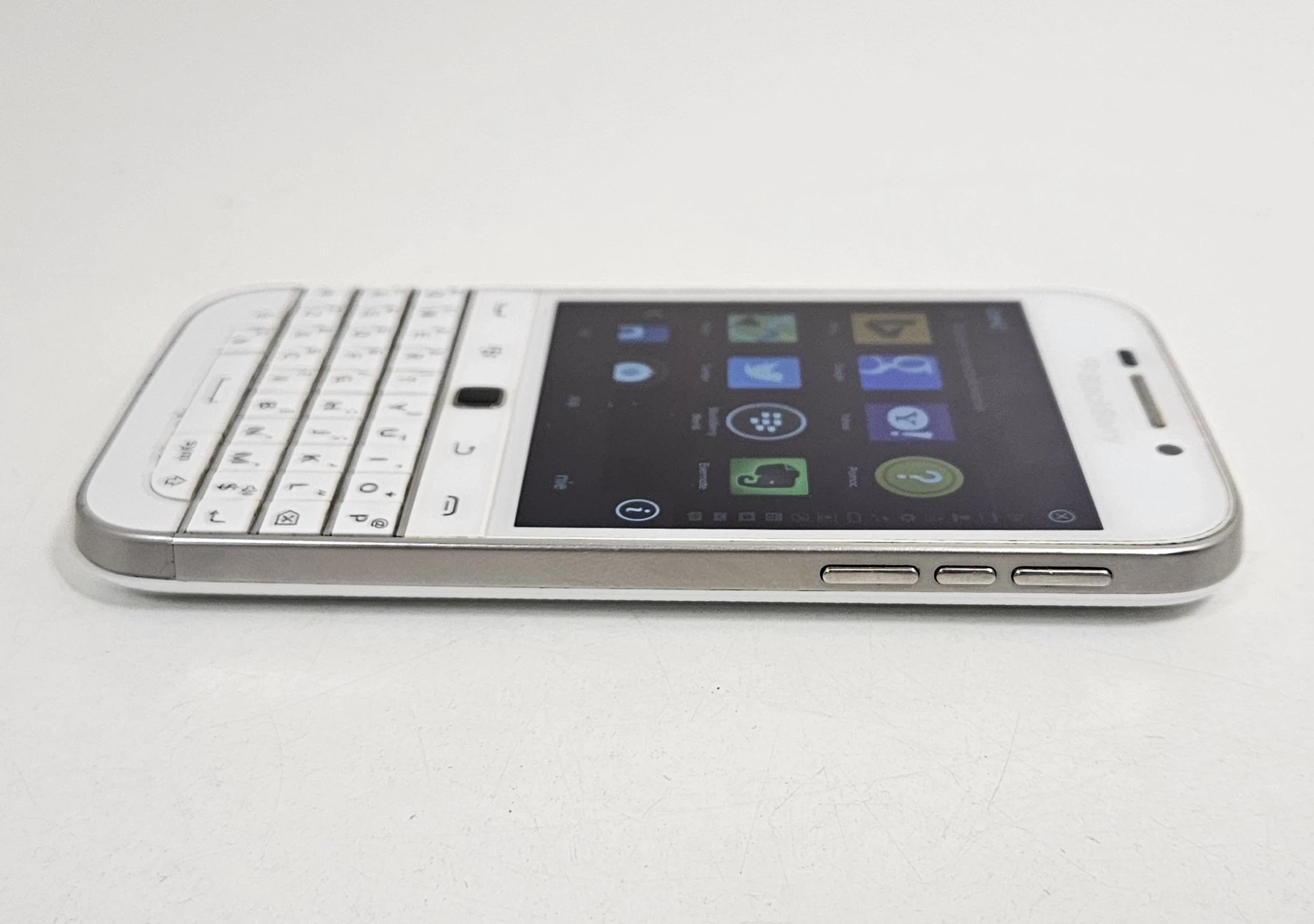 telefon-blackberry-classic-q20-216gb-przekatna-ekranu-35