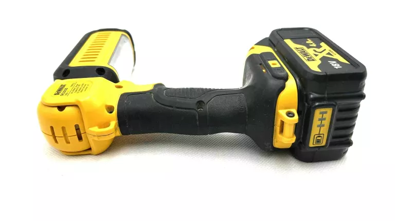 DEWALT DCL050 18V LATARKA LAMPA AKUMULATOROWA Z BATERIĄ I ŁADOWARKĄ