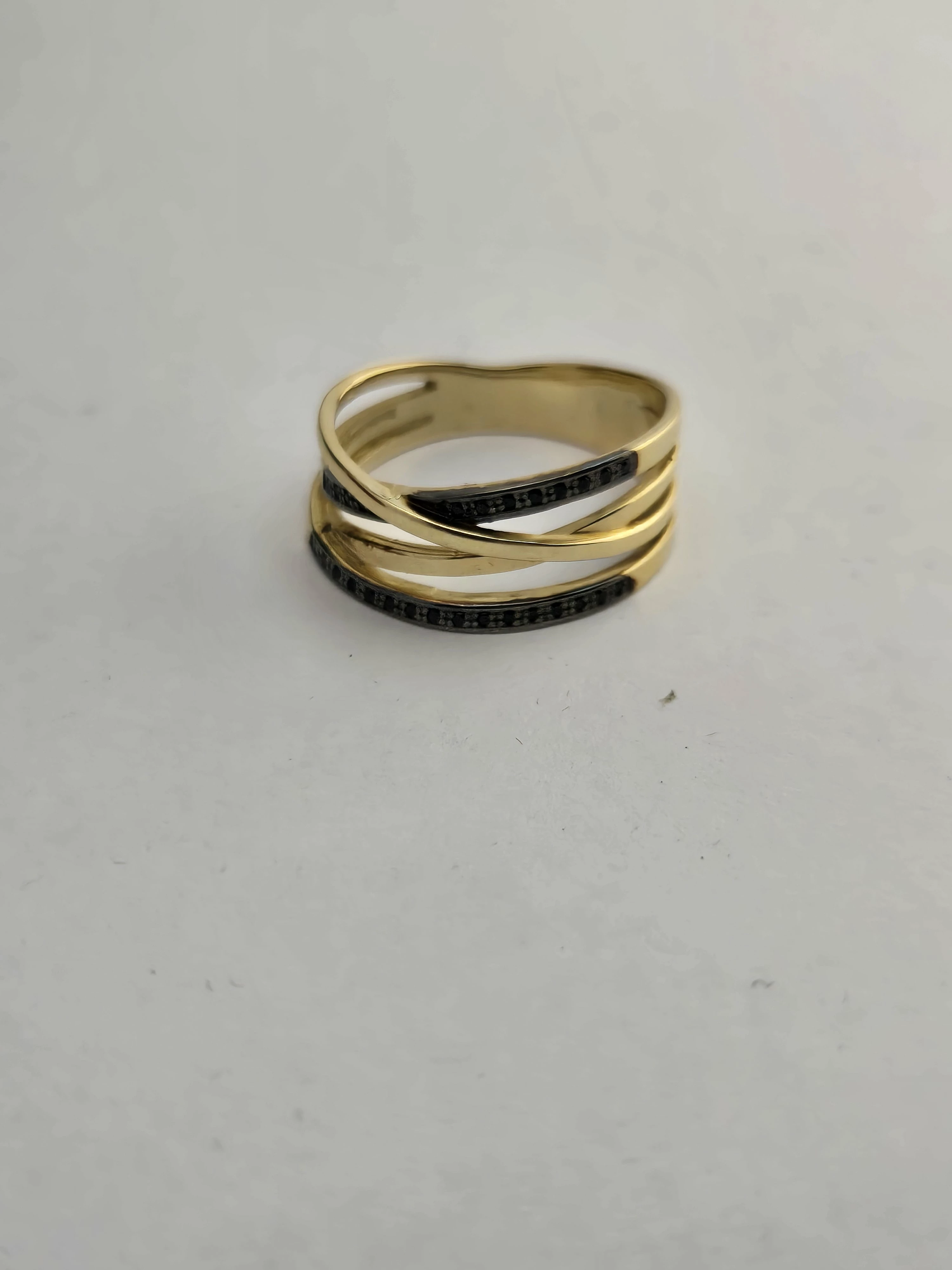 zloty-pierscionek-obrecze-z-czarnymi-kamieniami-476g-585-r21-kamien-17088-4194304