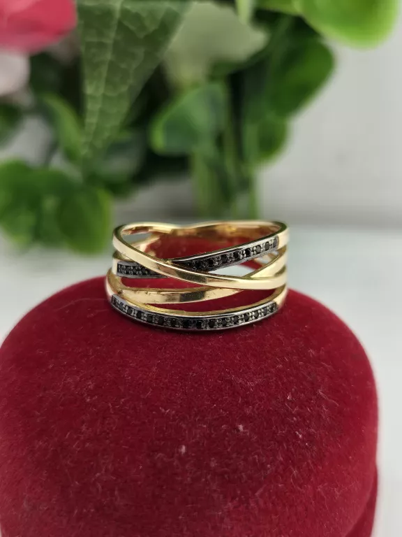 zloty-pierscionek-obrecze-z-czarnymi-kamieniami-476g-585-r21-rodzaj-2205-2