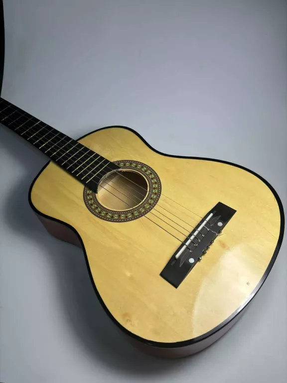 MAŁA GITARA NO NAME