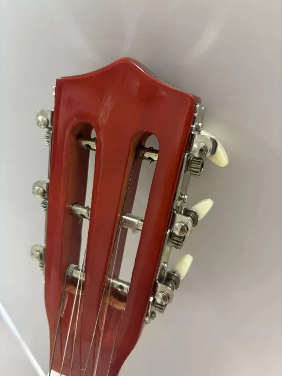 MAŁA GITARA NO NAME