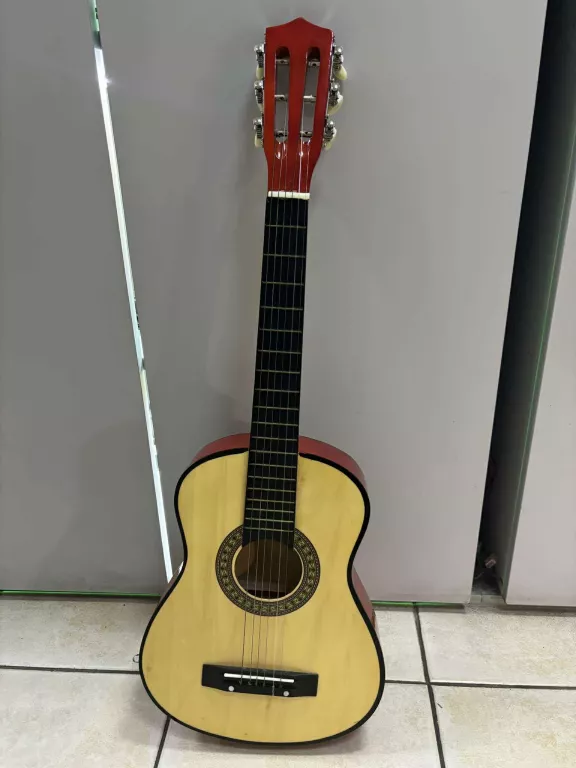 MAŁA GITARA NO NAME
