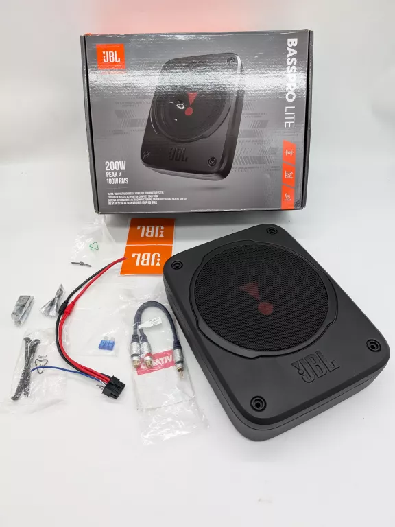 JBL BASS PRO LITE SAMOCHODOWY AKTYWNY GŁOŚNIK Z WBUDOWANYM WZMACNIACZEM