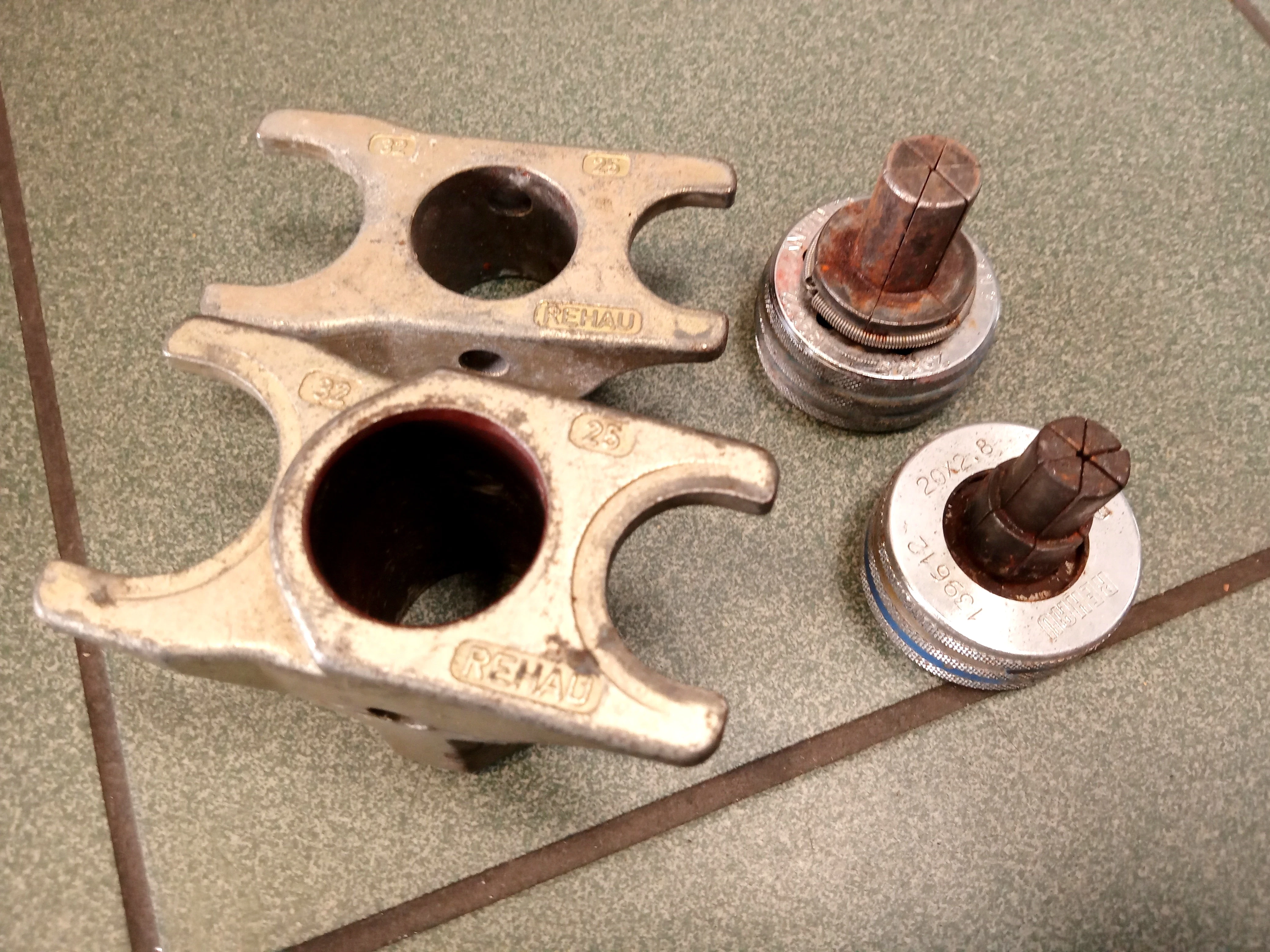 prasa-hydrauliczna-nozna-zaciskarka-do-rur-rehau-baudat-hhp-12-hfp-12-stan-11323-2